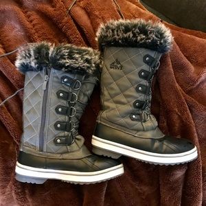 ArctiV8 thinsulate snow boots! Super warm!!!!!!!!!